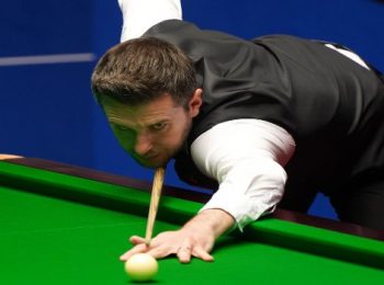 Mark Selby progresses after defeating Chris Wakelin 4-1