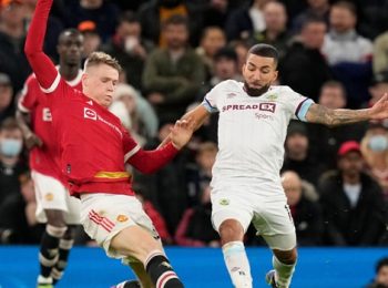Manchester United defeats Burnley 3-1 in final match of the year