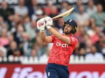 Malan steers England to victory against Bangladesh