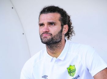 Nantes promote Aristouy in place of sacked Kombouaré  